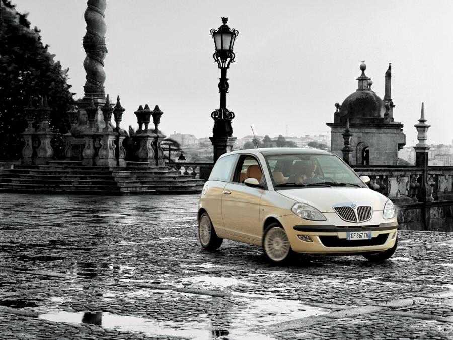  Lancia Ypsilon 2003 года  (фото 2 из 114)